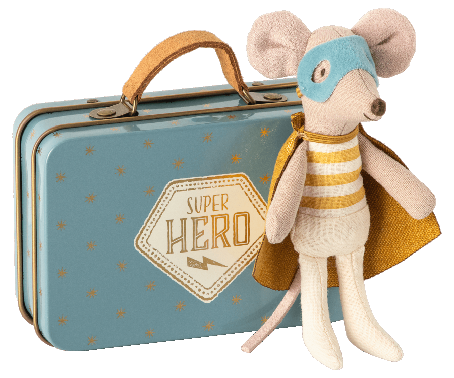 Superhero mouse, Little brother in suitcase