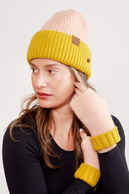 TWO-TONE RIBBED KNITTED BEANIE W/ BUTTONS