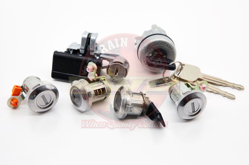 CYLINDER &amp; KEY SET SUITS LOCKING FUEL TANK CAP BLACK TRIM