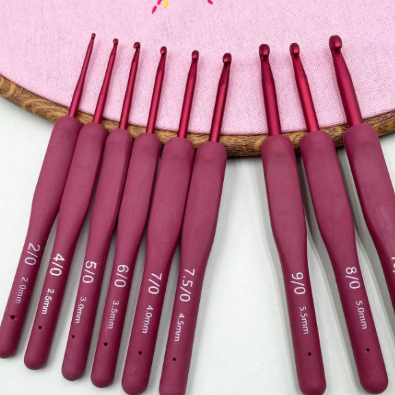 9-Piece Crochet Hook Set . Soft Grip Handles . 2.0–6.0mm