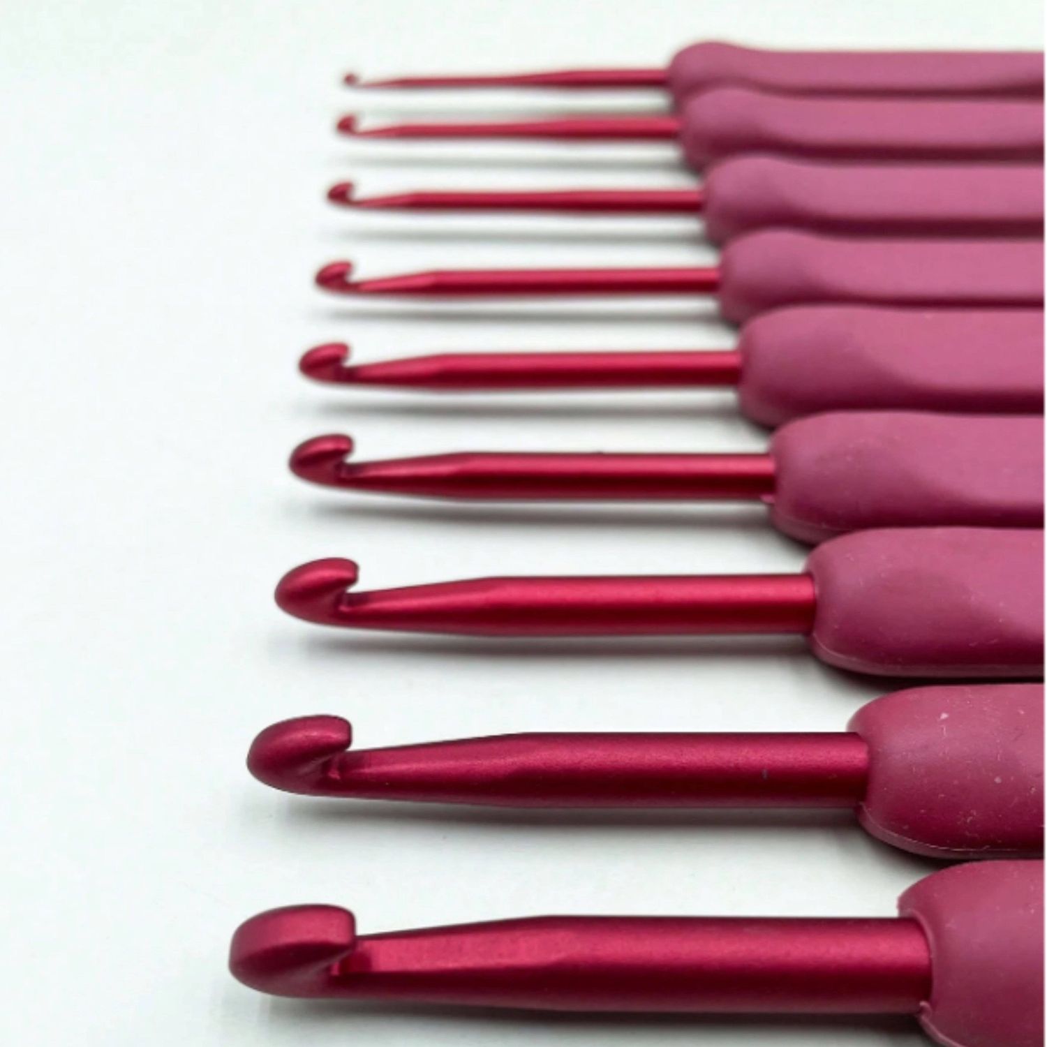 9-Piece Crochet Hook Set . Soft Grip Handles . 2.0–6.0mm