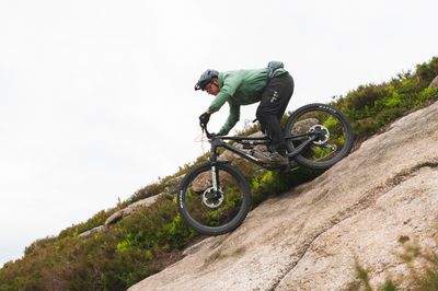 FULL SUSPENSION MOUNTAIN BIKES