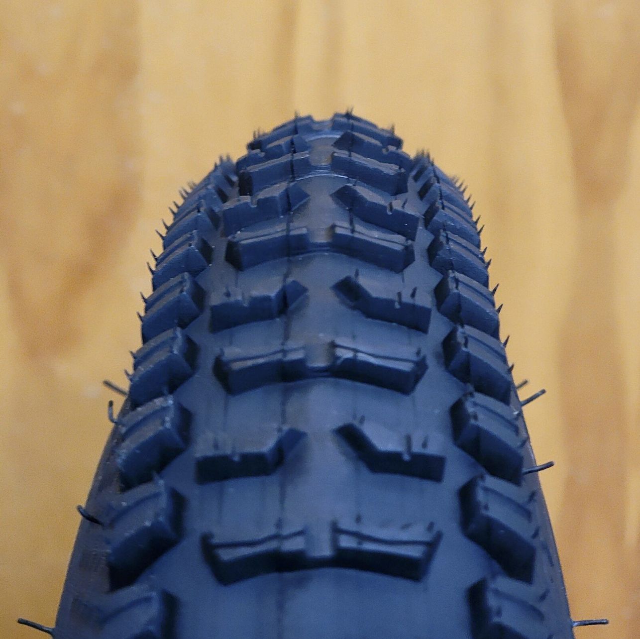 BLACK CAT TYRE MTB 20*2.125 A210