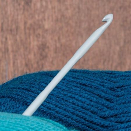 H. A. Kidd 6 (15 cm) Crochet Hook Size E-4 (3.5 mm)