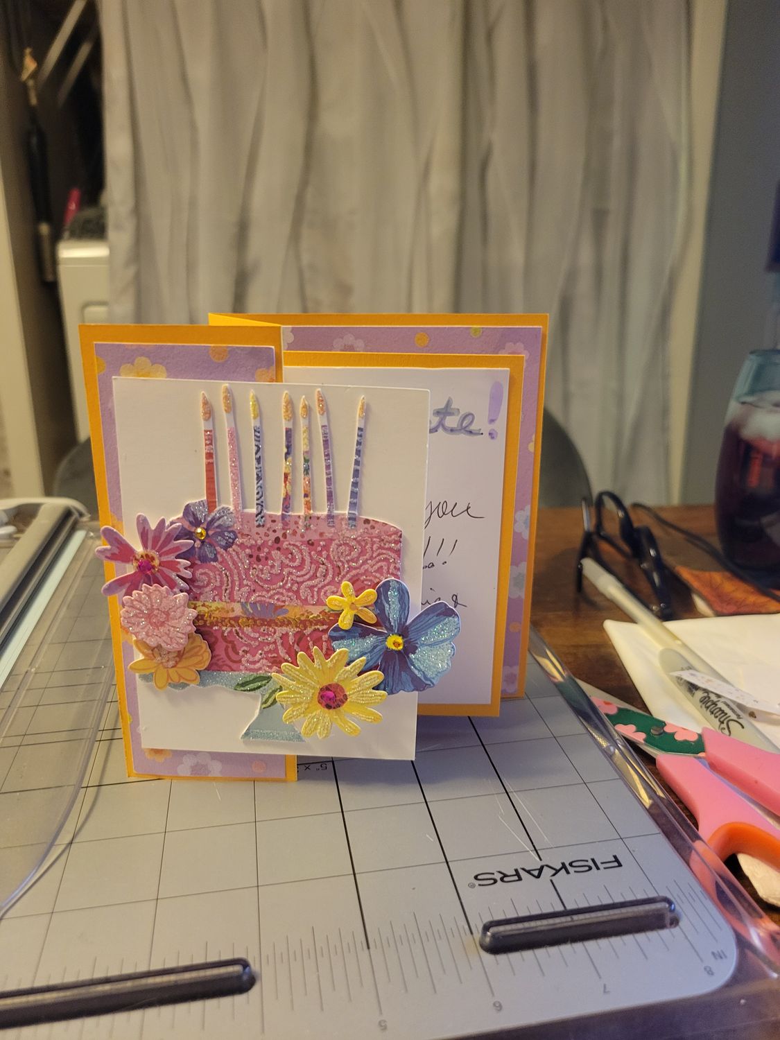 Pop out trifold card