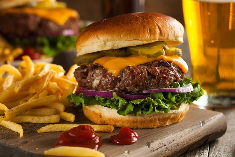 Pure Beef Burger Patties. (+/-800g) 100g each.
