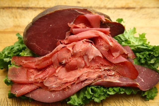 Holsteins Smoked Beef. (+/-150g)