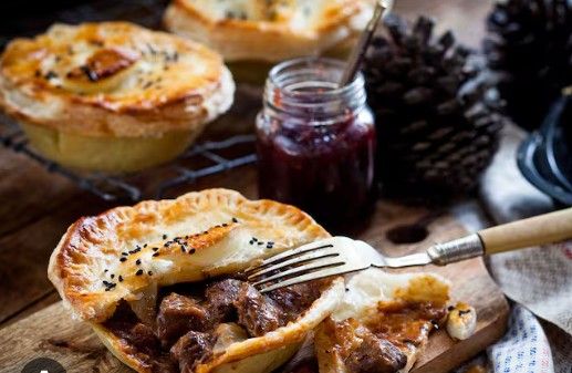 Premium Steak &amp; Kidney Country Pies: Box of 8 unbaked pies