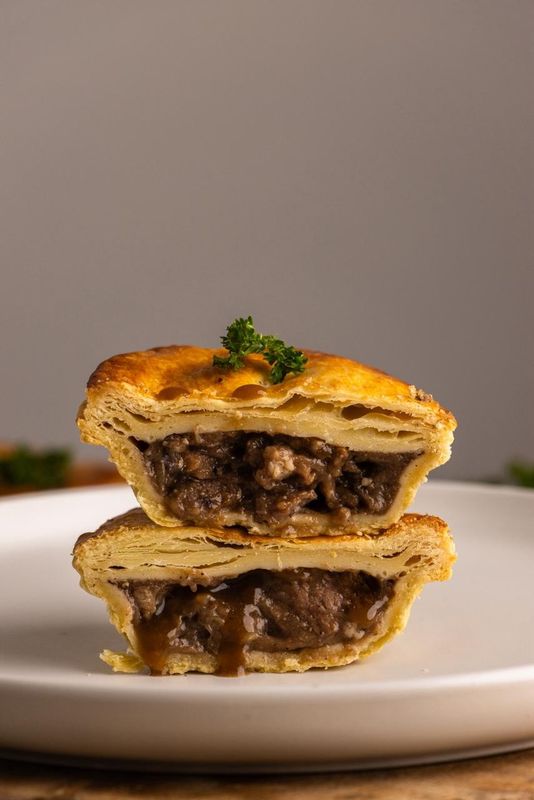 Country Pie - Steak &amp; Kidney: Box of 8 unbaked pies
