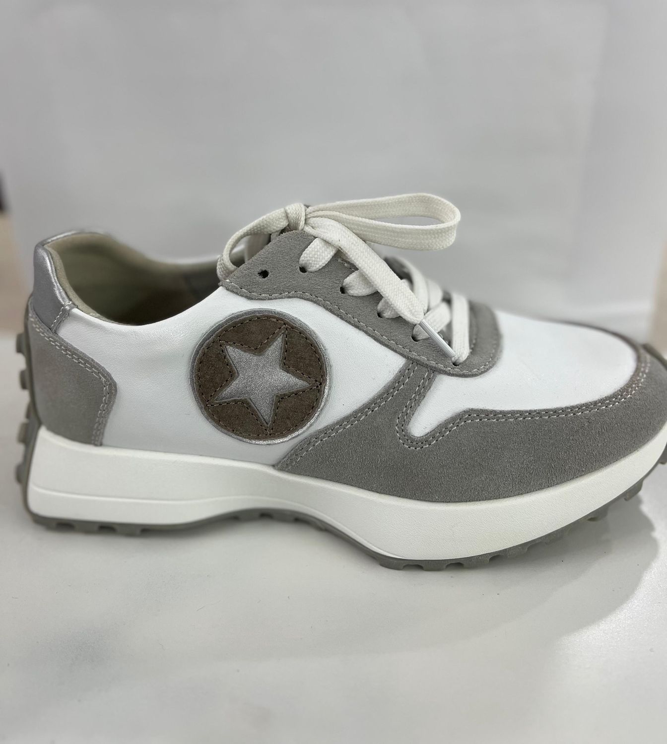Julz - Tucker White/Beige