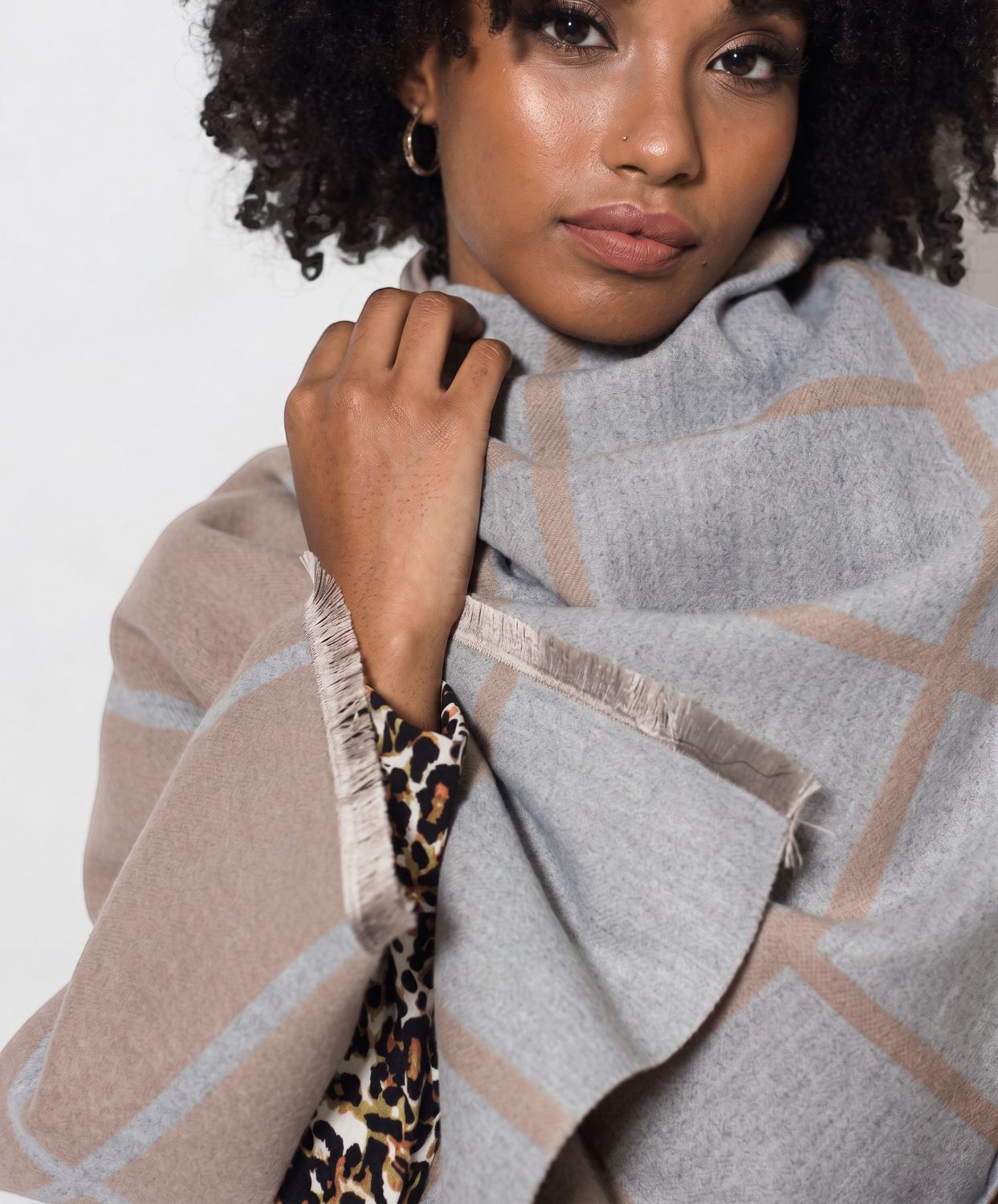 Ateljee - Line Gride Wrap, Colour: Stone
