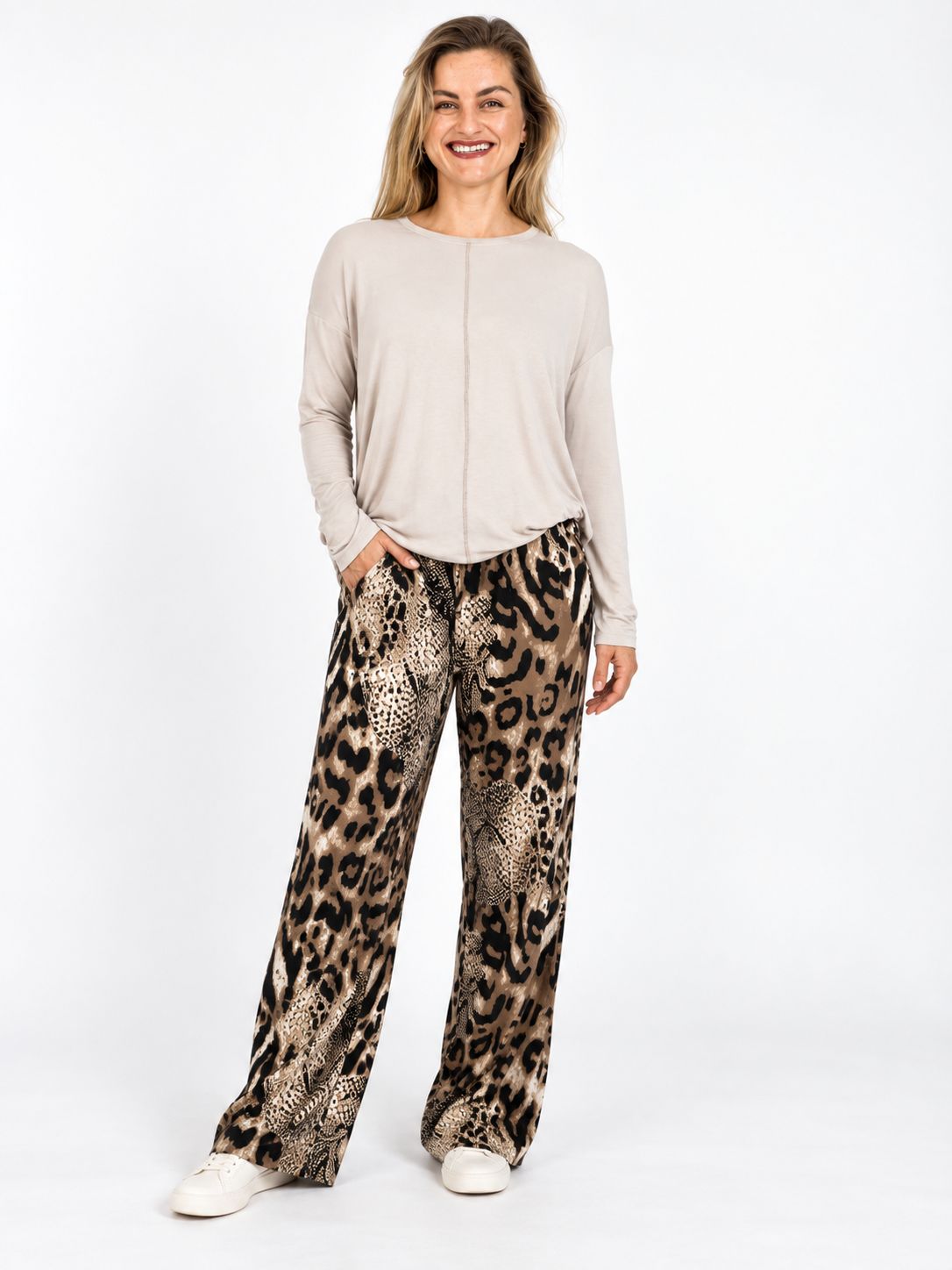 Slick - Lila  Tee w Flossing detail - Stone