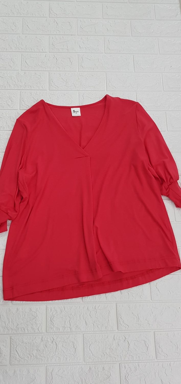 Silva - Coral V-Neck Top