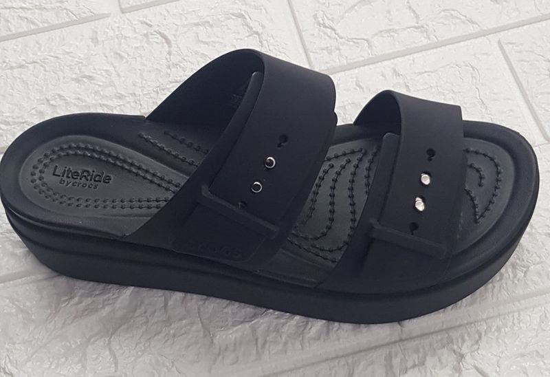 Crocs - Brooklyn Buckle Wedge - Black