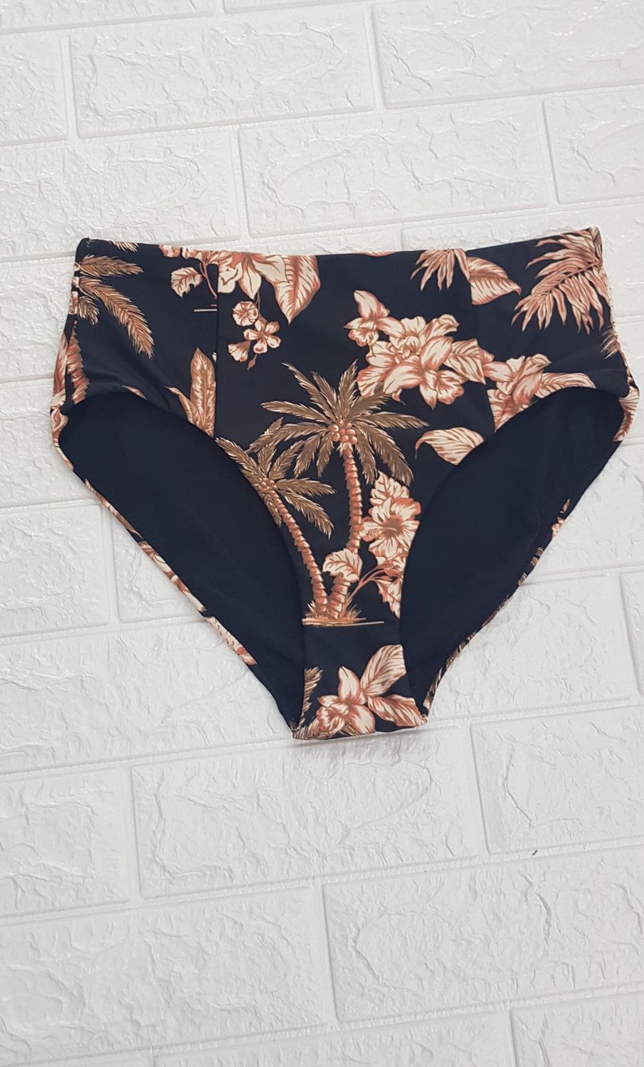 Seafolly - Castaway High Waste Bottom, Description: Black Floral, Size.: UK 8, Style: High Waist