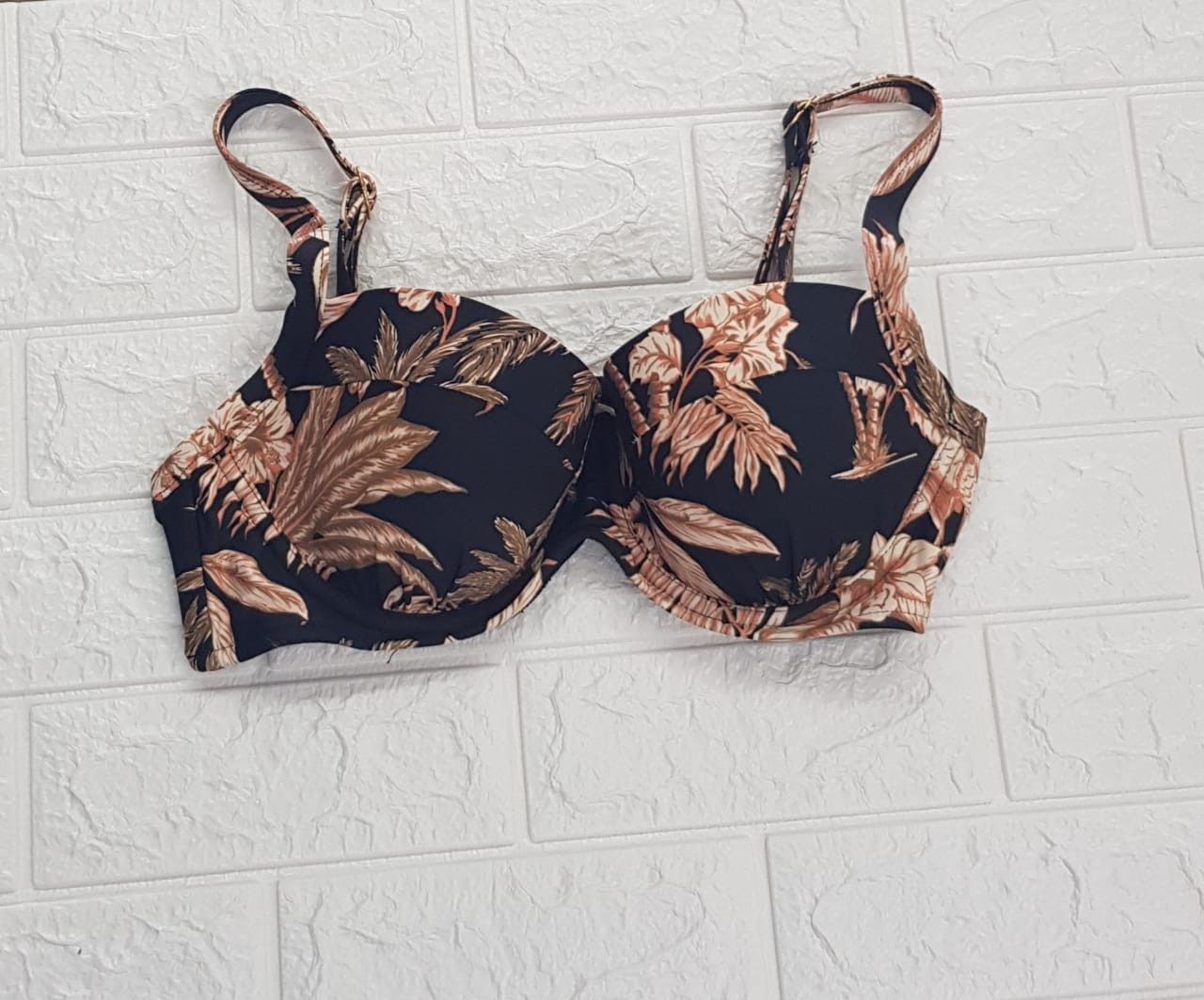 Seafolly - Castaway DD Cup U/Wire Bra, Description: Black Floral, Size.: UK 8, Style: Castaway