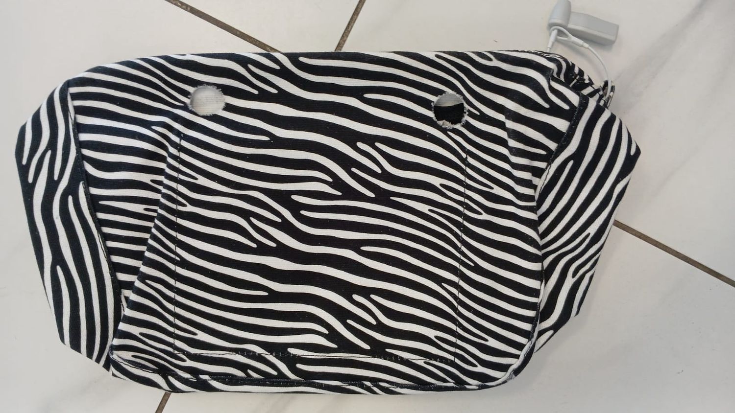 Fenn Collection - Petite Fenn Inner Pattern - Zebra Black &amp; White, Colour: Silver Zip