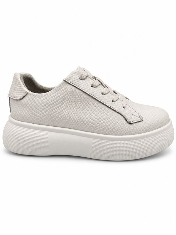 Julz - Bayley - White Pebble