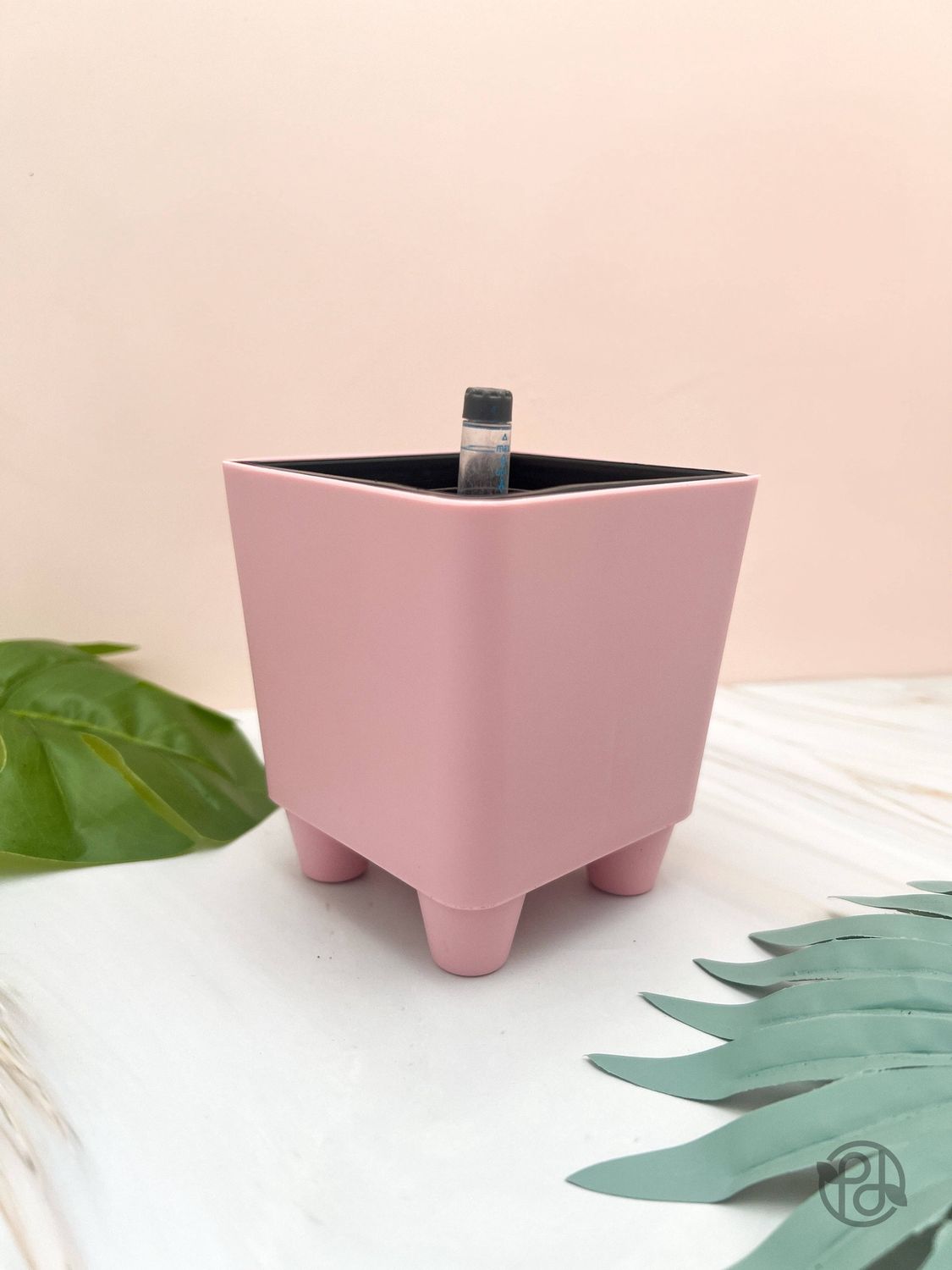 4" Self Watering Moo Pot: Black