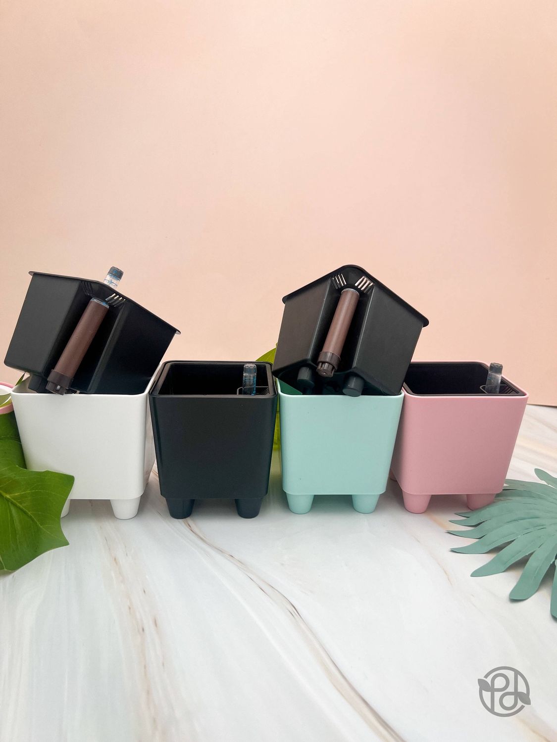 4" Self Watering Moo Pot: Black
