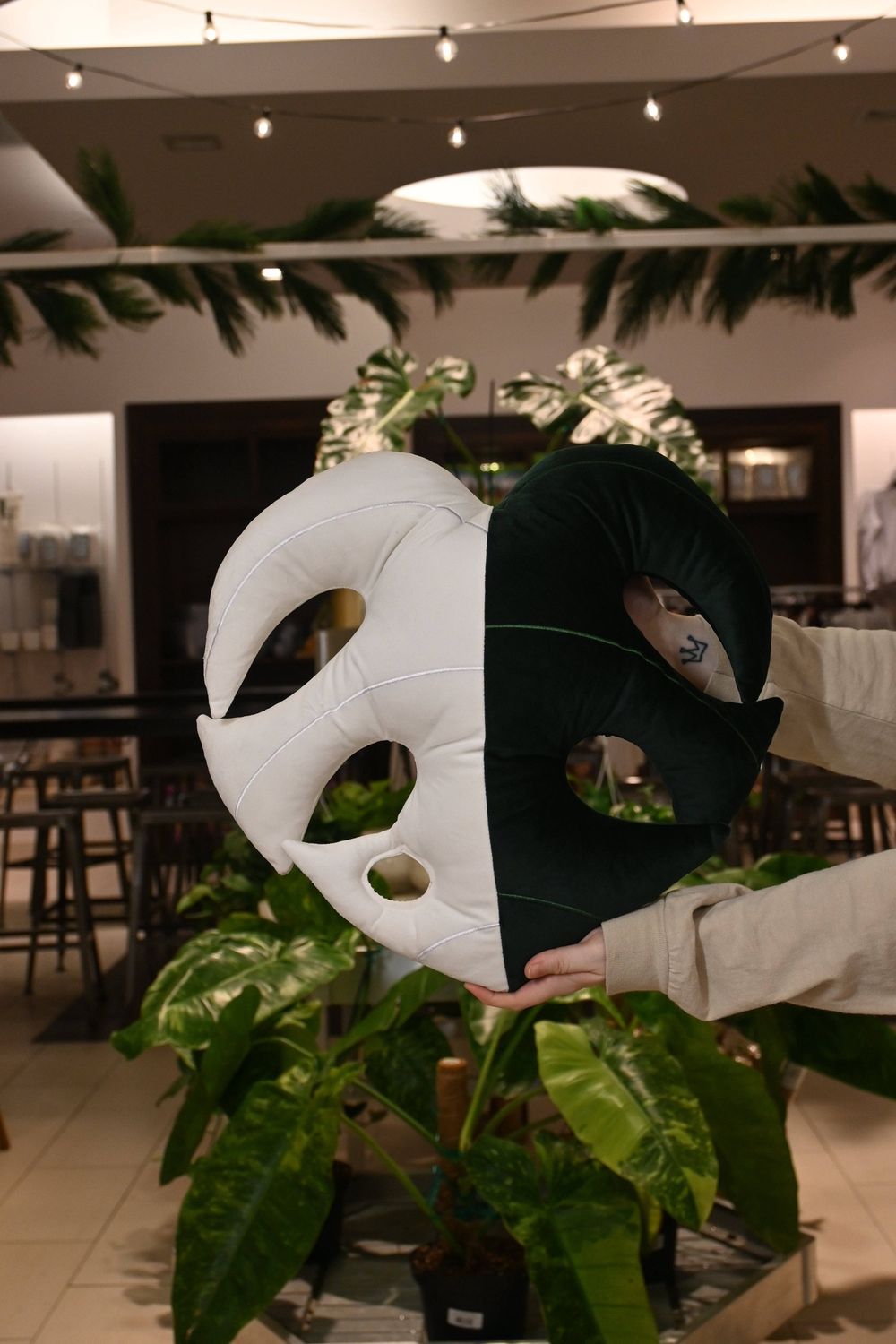 Leaf Pillow, Style: Albo