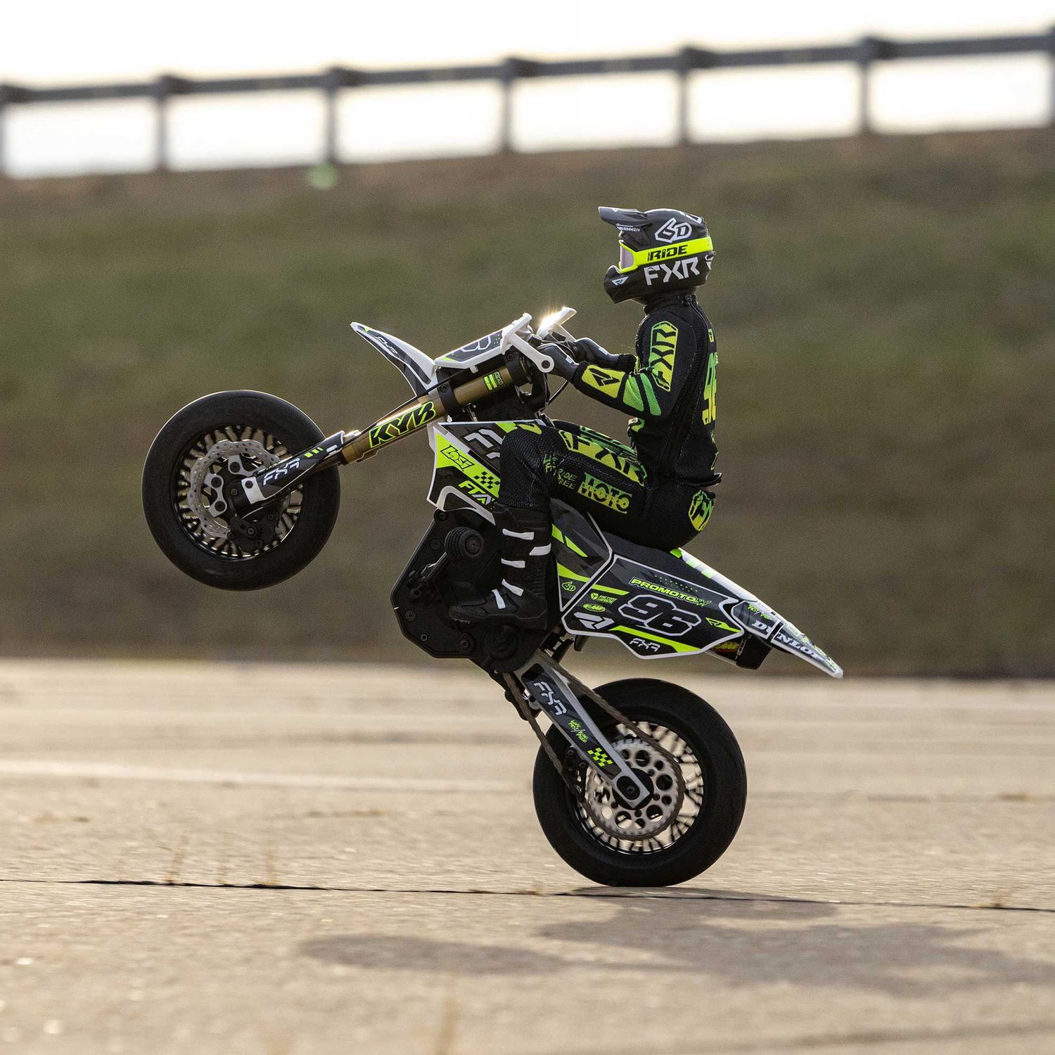 Losi 1/4 Promoto Sm Fxr Supermoto Motorcycle RTR Basic White — LOS-2272