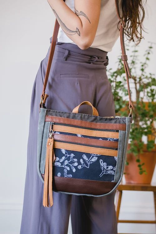 Nomad Crossbody, Colour: Maple Keys