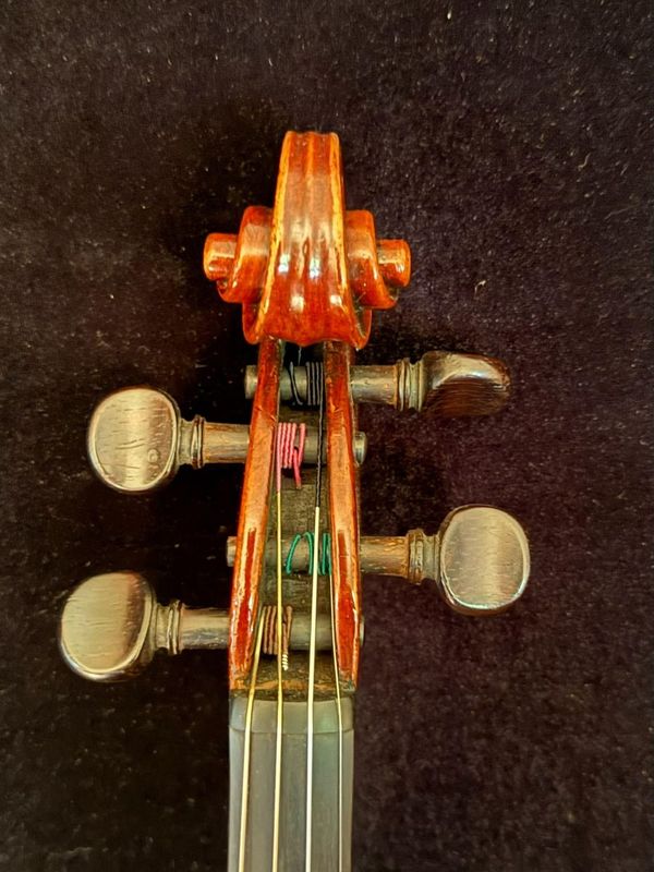 Antique Italian Violin Attributed to Vincenzo Jorio, Naples – c. 1800–1820 Antique Italian Violin Attributed to Vincenzo Jorio, Naples – c. 1800–1820