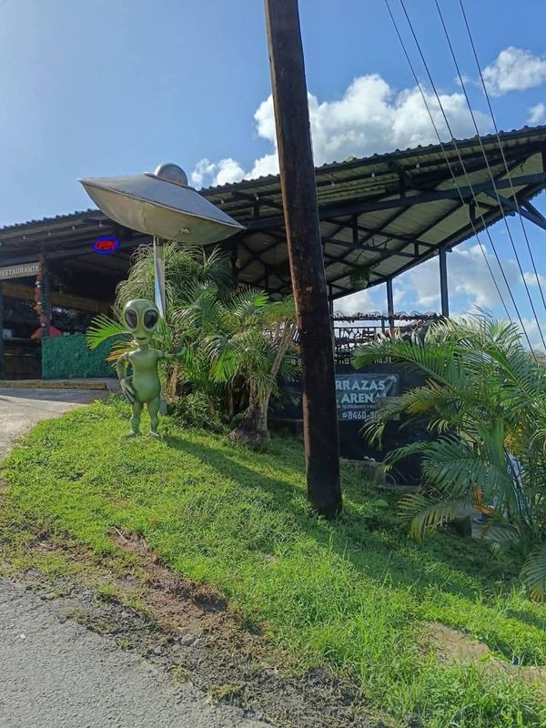 RESTAURANTE Y CABINAS EN EL CASTILLO DE LA FORTUNA