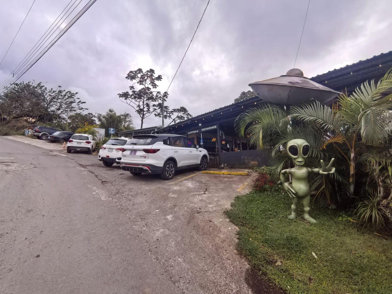 RESTAURANTE Y CABINAS EN EL CASTILLO DE LA FORTUNA 11