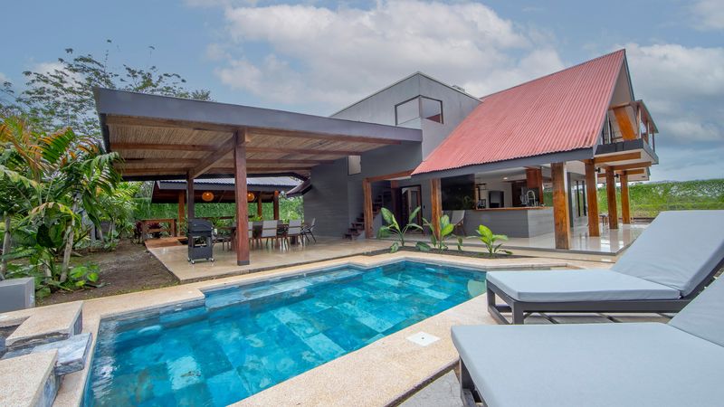 EN VENTA- LA FORTUNA COUNTRY HOUSE