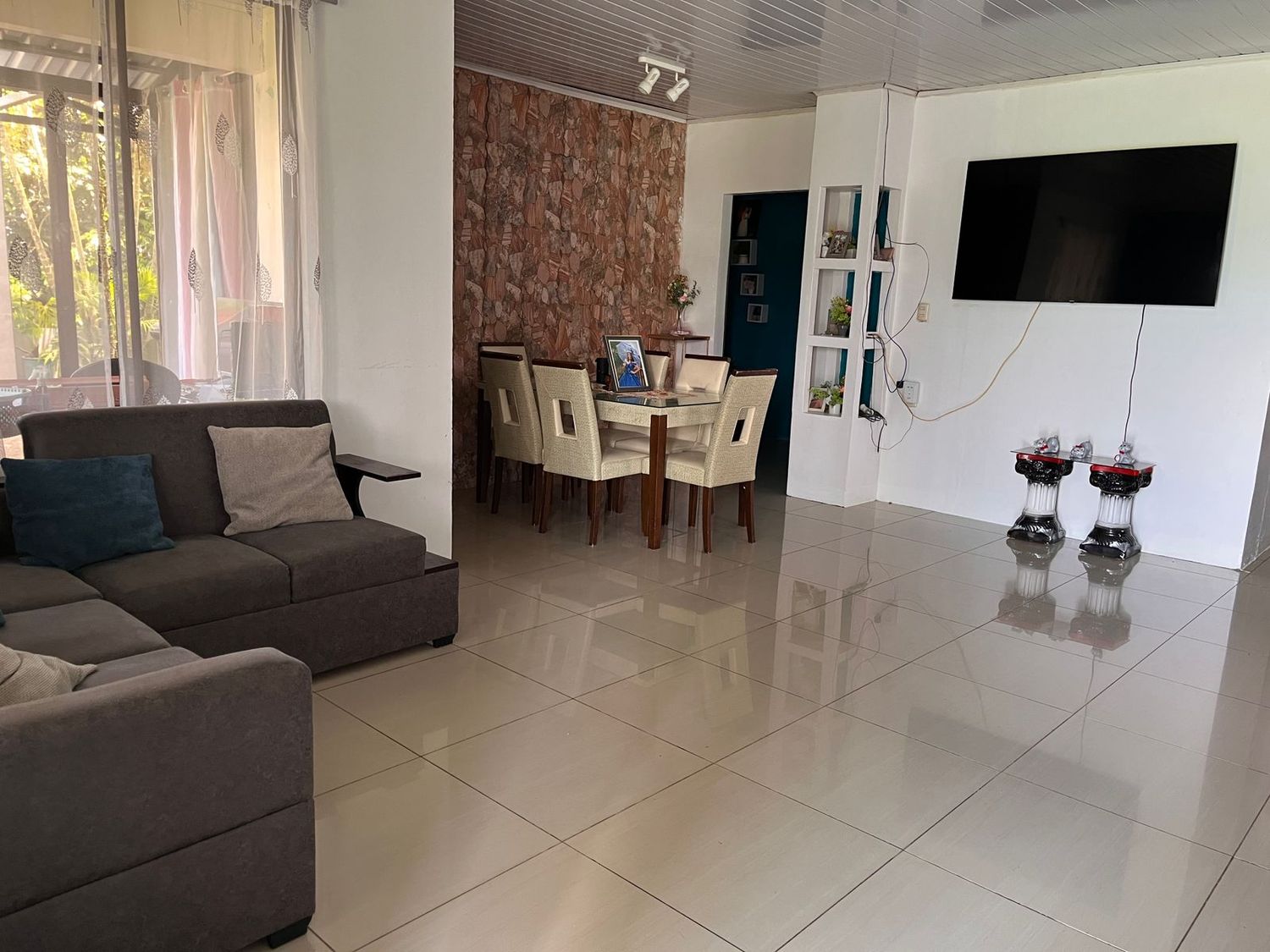 CASA EN VENTA- BAJO RODRIGUEZ DE SAN RAMÓN 20