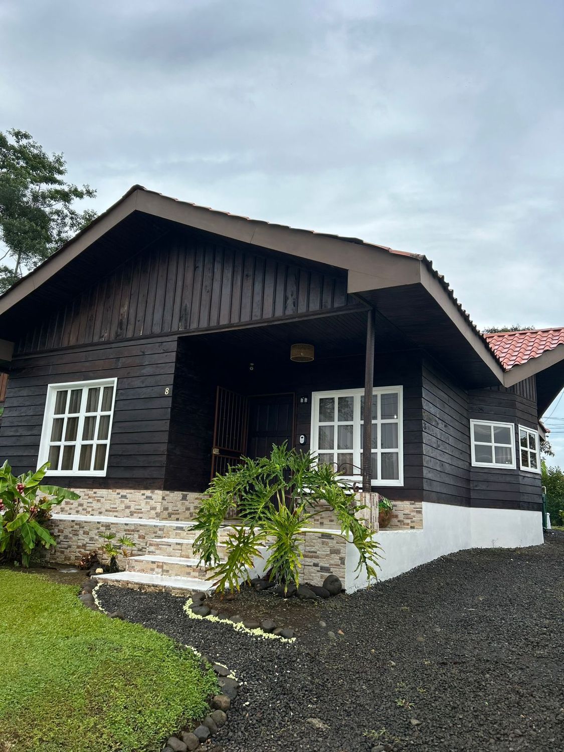 EN VENTA CABAÑA RUSTICA- CONDOMINIO NAKURY 1