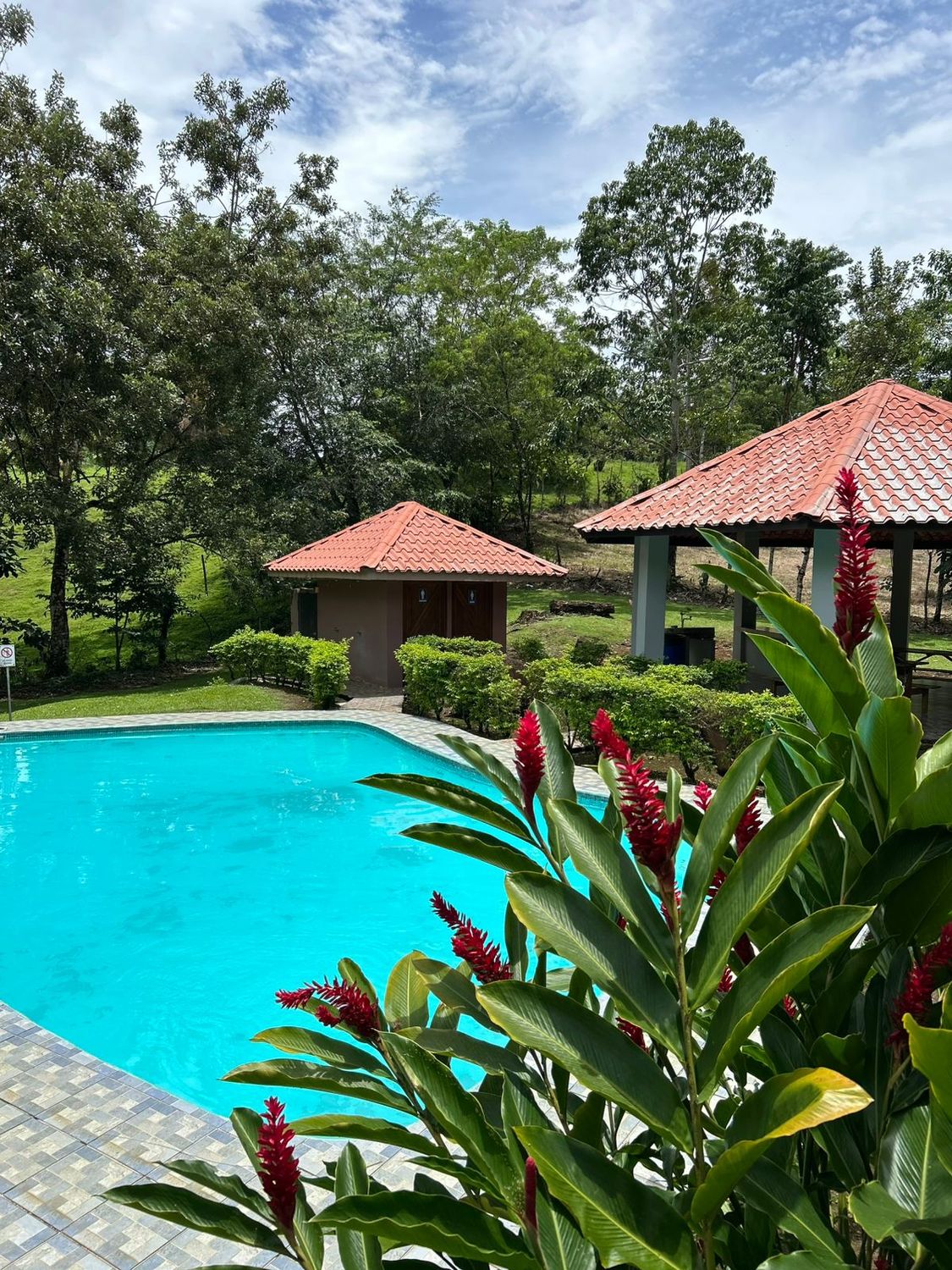 EN VENTA CABAÑA RUSTICA- CONDOMINIO NAKURY 1 16