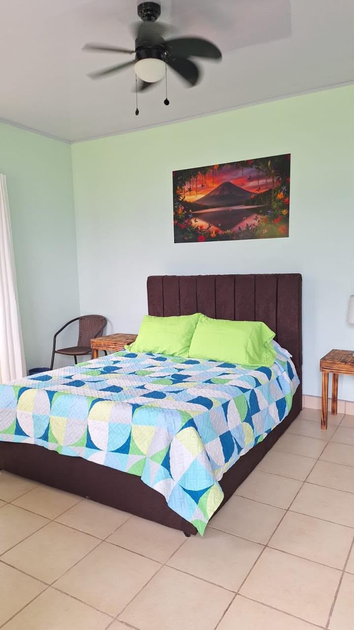 EN VENTA, LOTE CON CASA EN EL CASTILLO 4