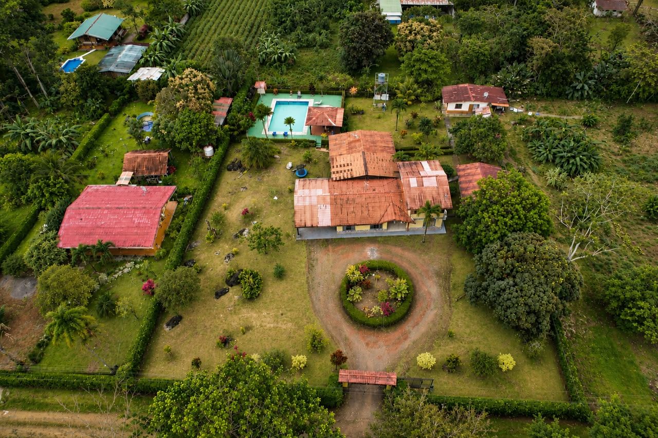 EN VENTA, CASA LOS ALMENDROS-CHACHAGUA 2