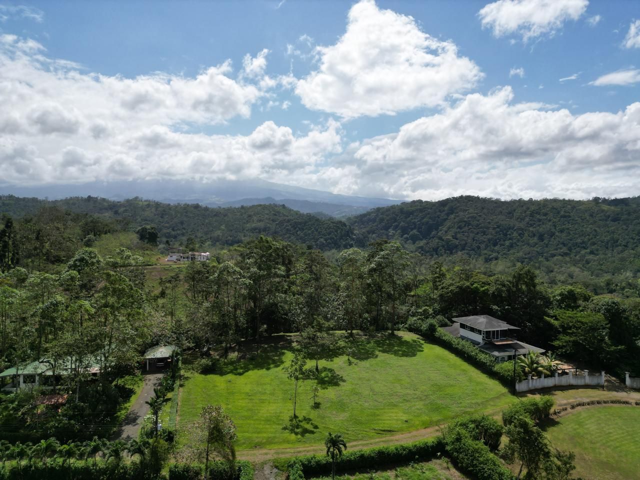 EN VENTA- QUINTA SAN FRANCISCO DE LA PALMERA 5