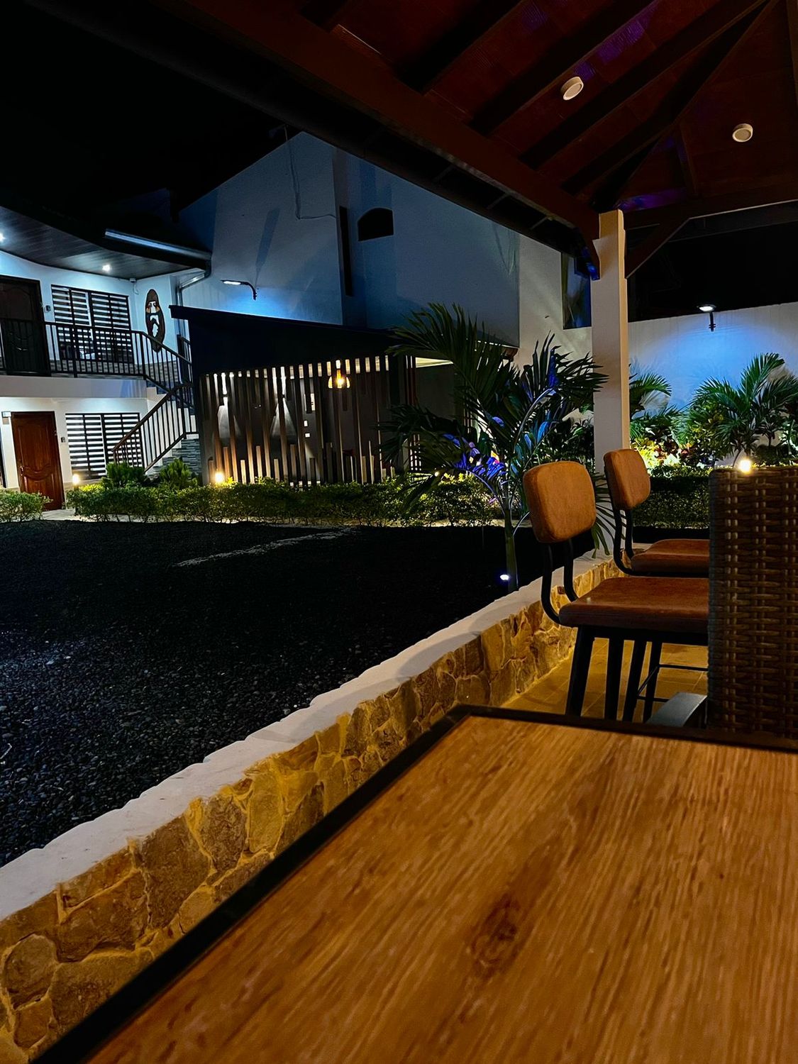 EN VENTA- MEVAK APARTMENTS SUITES 14