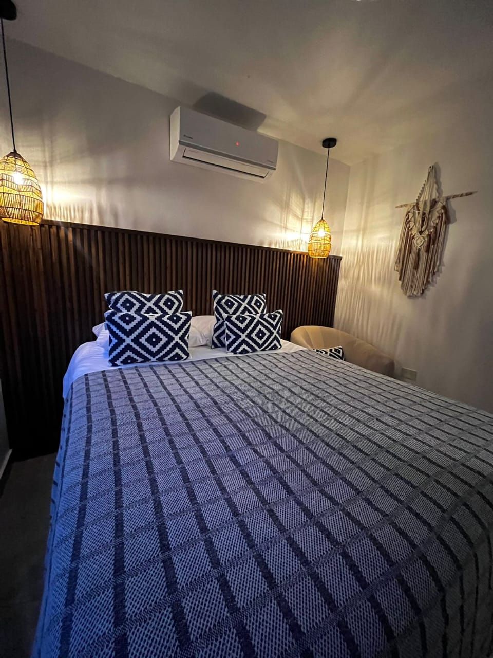 EN VENTA- MEVAK APARTMENTS SUITES 12