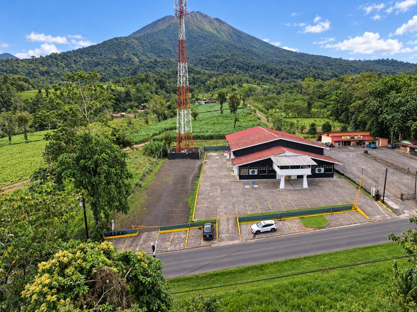 EN VENTA VOLCAN LOOK DISCOTEQUA EN LA FORTUNA 3