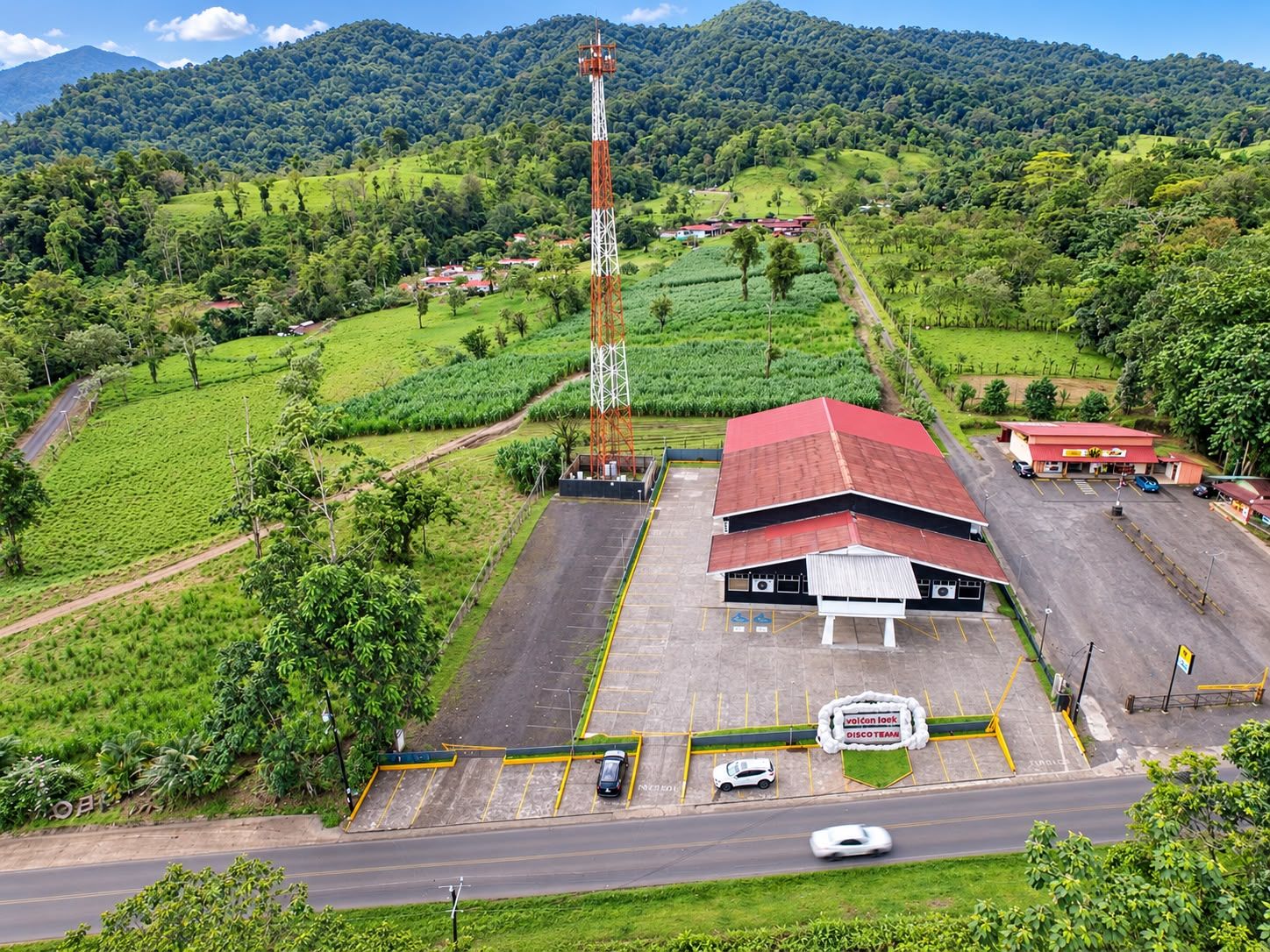 EN VENTA VOLCAN LOOK DISCOTEQUA EN LA FORTUNA 5