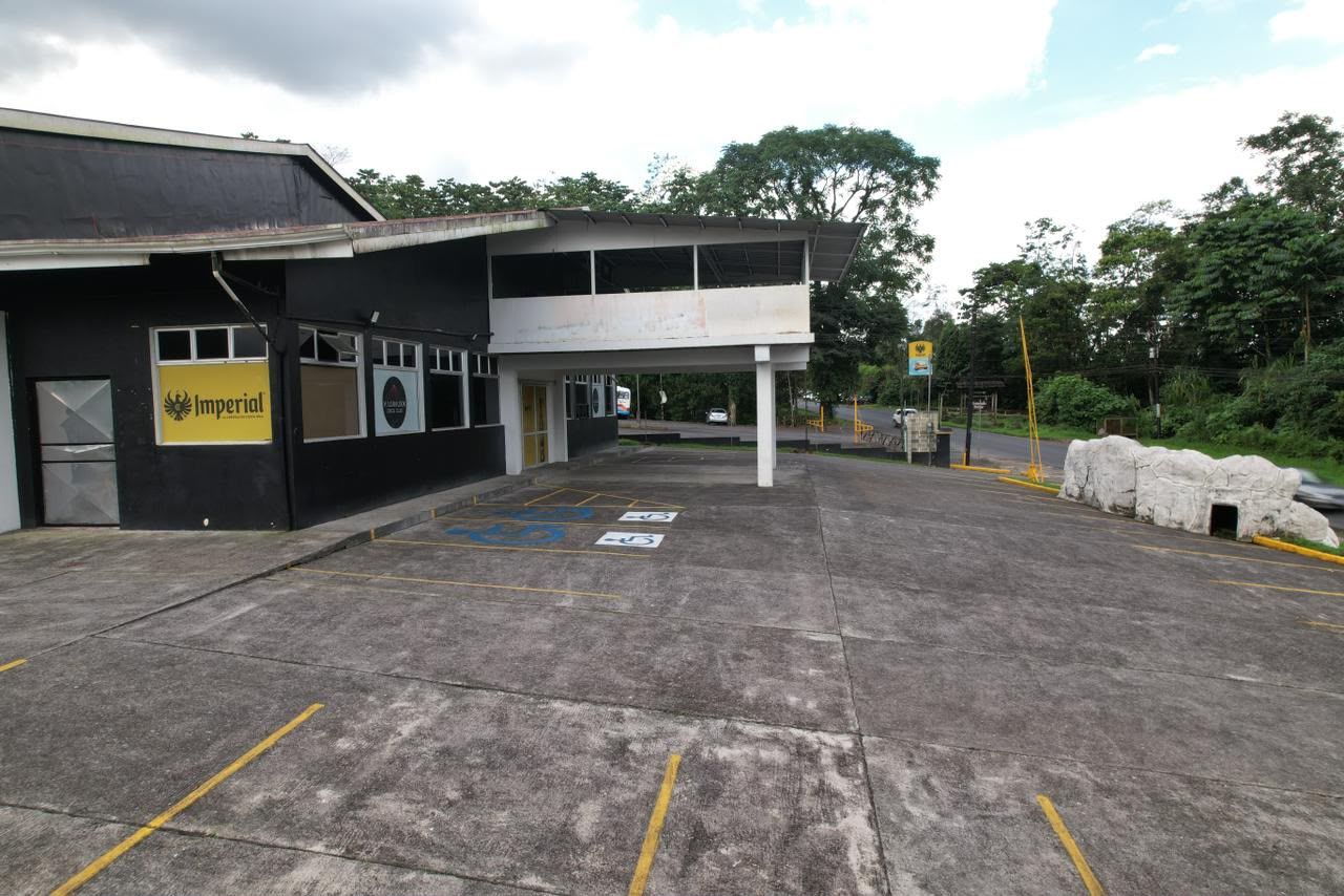 EN VENTA VOLCAN LOOK DISCOTEQUA EN LA FORTUNA 7