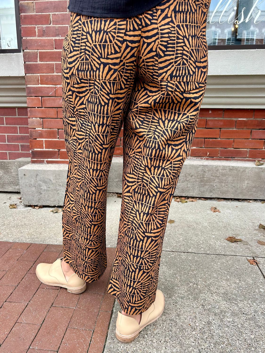 Ivy Jane Tan/Black Print Pant