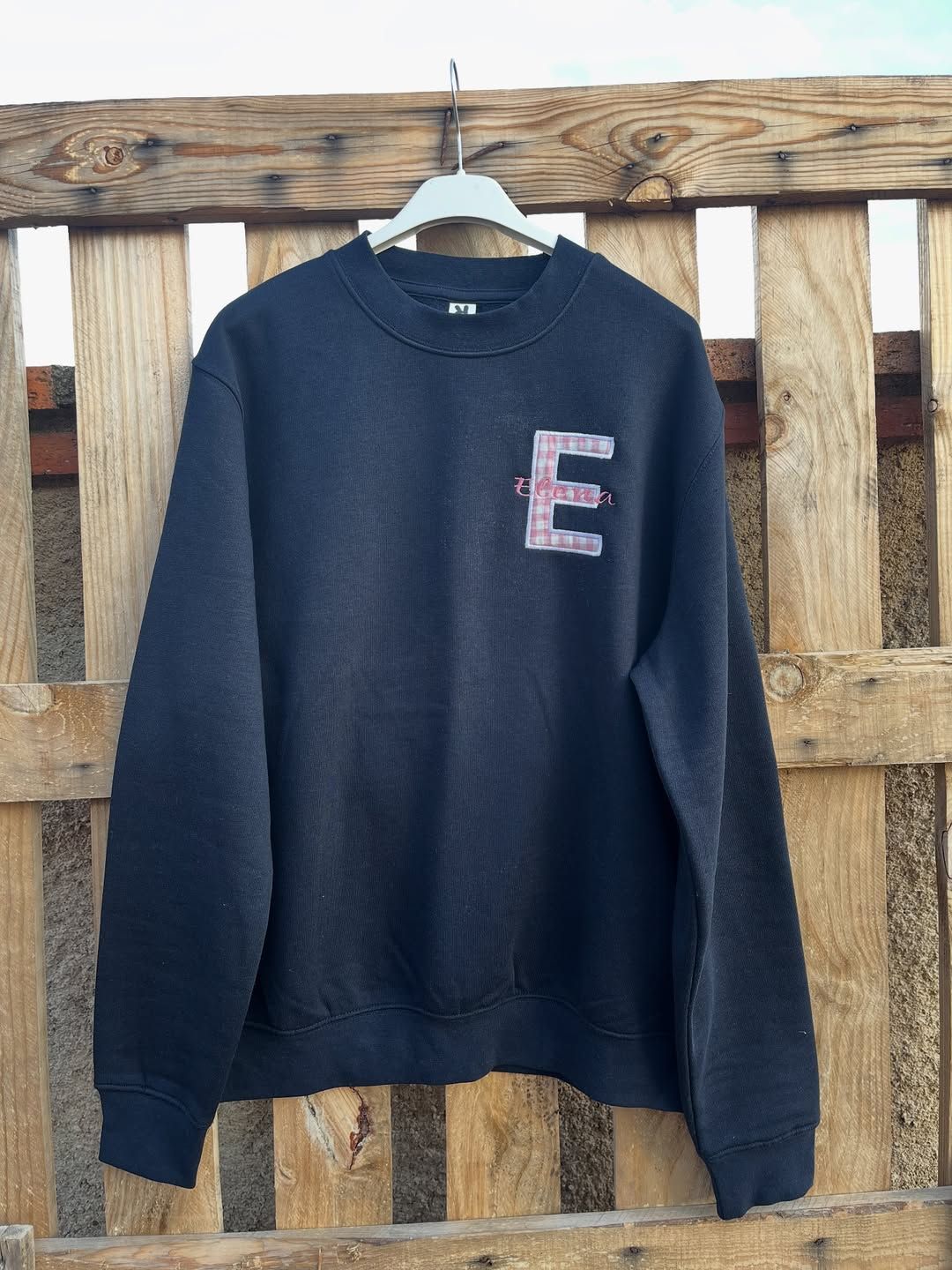 SUDADERA CON INICIAL PERSONALIZADA