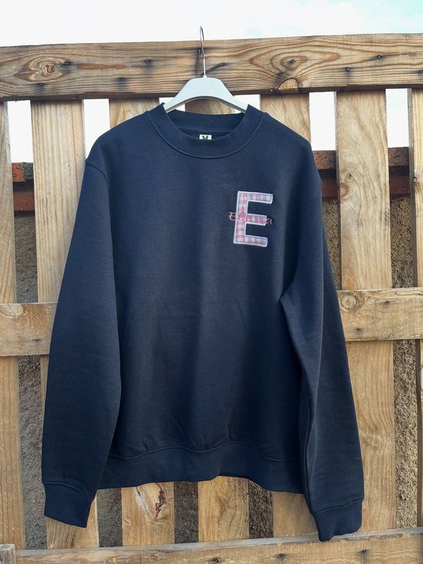 SUDADERA CON INICIAL PERSONALIZADA