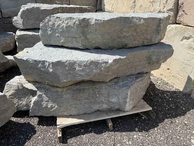 Rustic Grey Outcropping 12" Thick - Ton