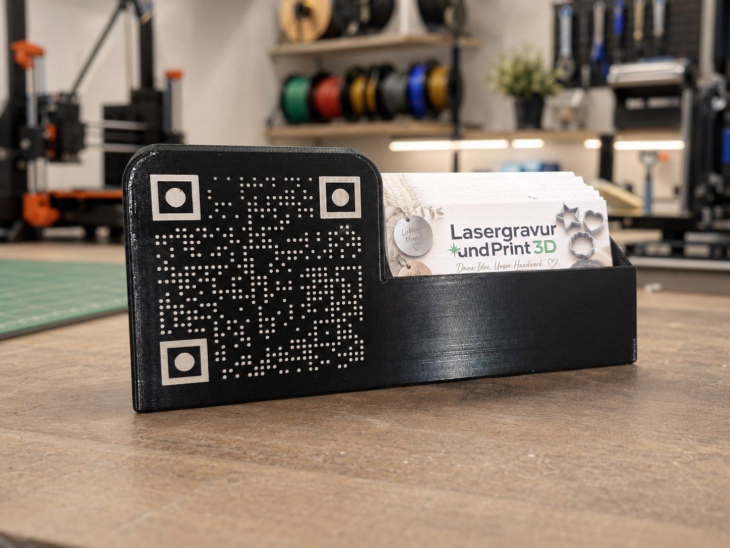 3D-gedruckter Visitenkartenhalter mit individuellem QR-Code