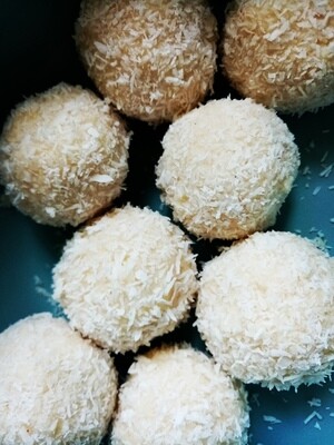 10x Bliss Balls, 25g each. Click to choose your flavour.
