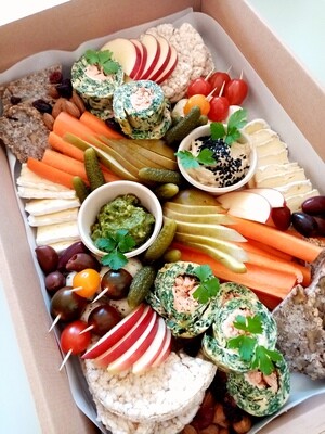 LUNCH PLATTER FOR 5. Gluten free snack box for 5 people or more. Great as a shared lunch. Please see description for ingredients. This requires 2 days notice please.