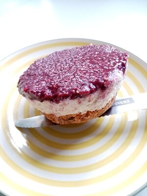 VEGAN CHEESECAKE. unrefined vegan granola base cheesecake with Berry chia topping. DF